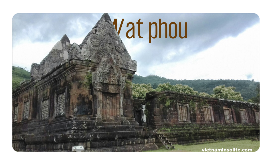 Vat Phou ou Vat Phu est un complexe de temples khmers-hindous en ruine dans le sud du Laos et l'un des plus anciens lieux de culte d'Asie du Sud-Est.