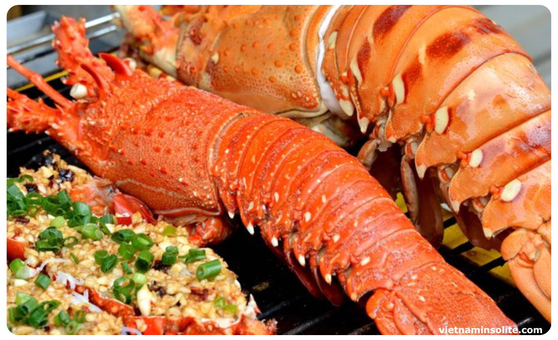 Le homard de Binh Ba est un mets populaire à Nha Trang que de nombreux visiteurs veulent goûter