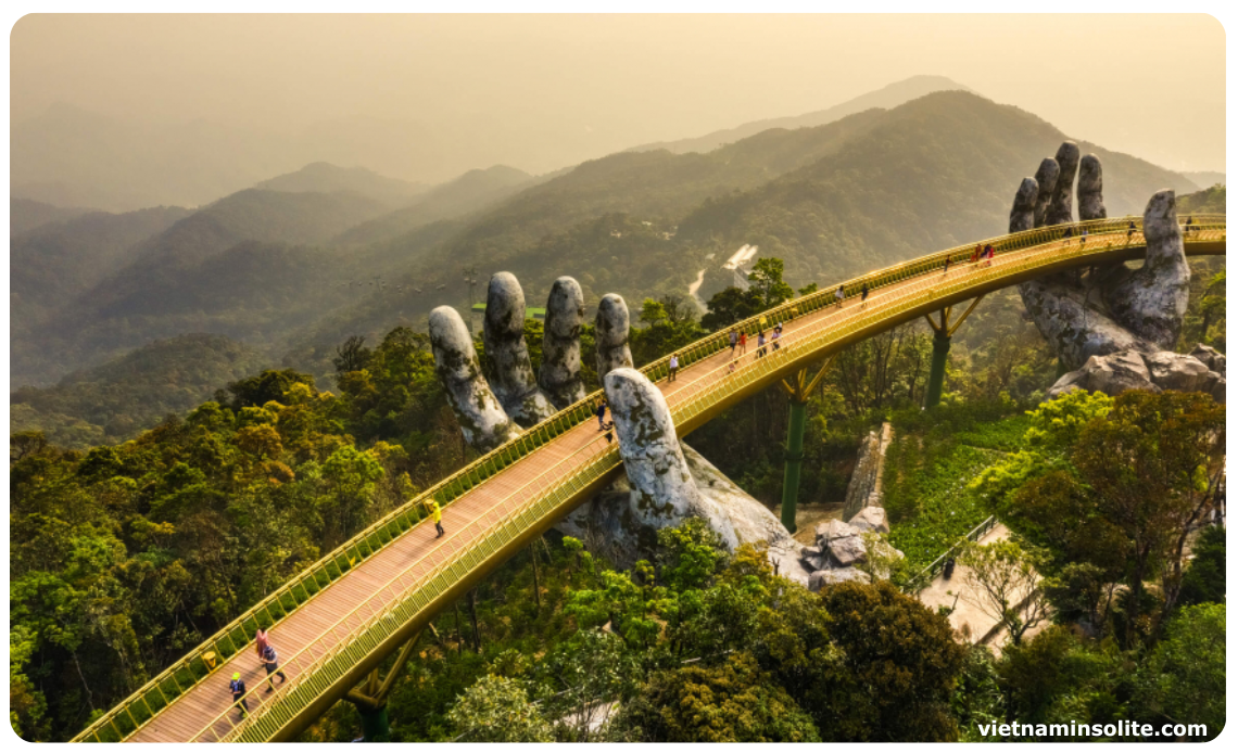 Ba Na Hills à Da Nang est une destination incontournable du centre du Vietnam, réputée pour ses vues imprenables, ses attractions uniques et son climat frais.