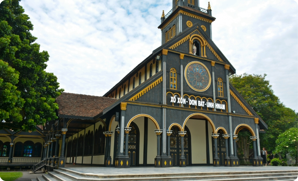 Église en bois à Kontum