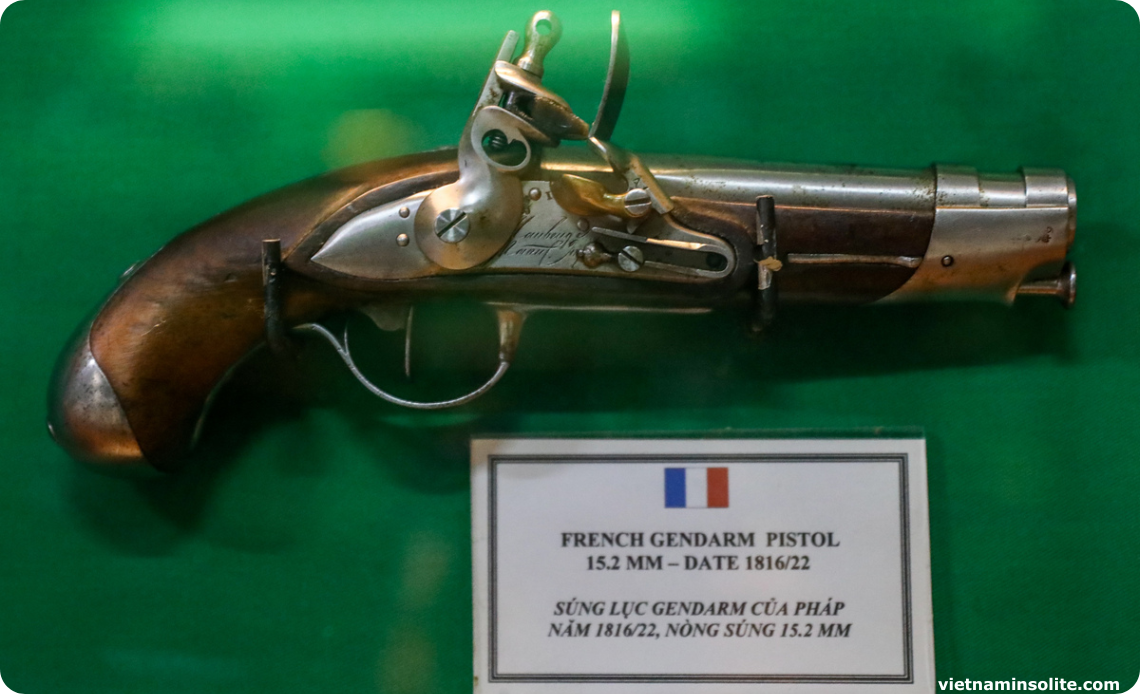 Pistolet français conservé au musée datant de 1816